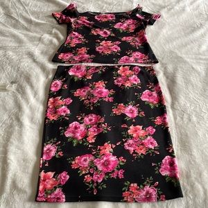 Suzy Shier foral outfit